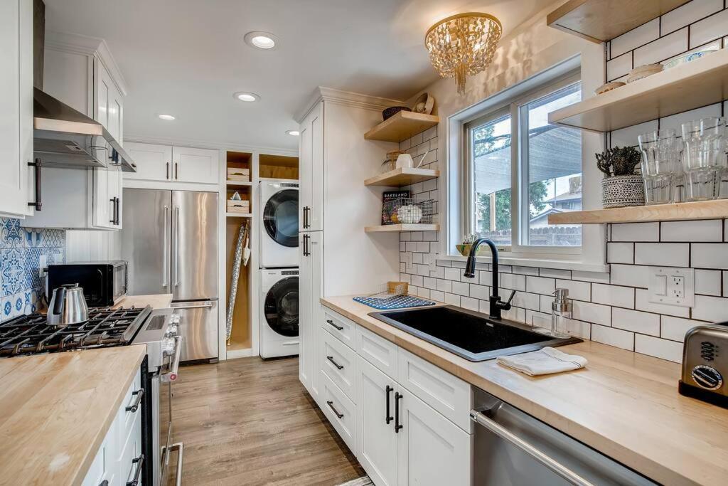 Family Townhome Near Mountains & Olde Town Arvada Exterior photo